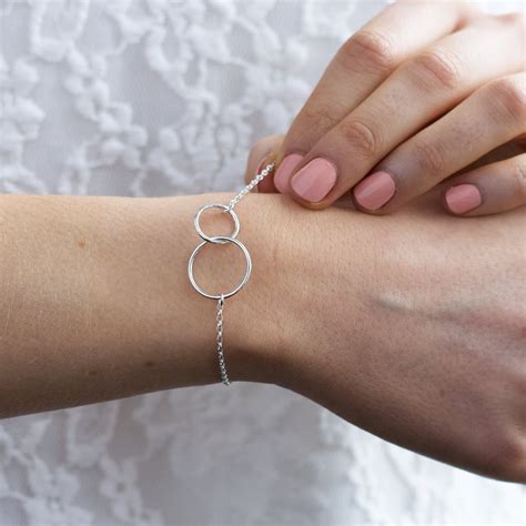 silver interlocking circle bracelet